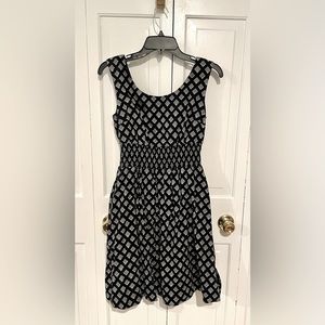 White House Black Market Black and White Geometrical Print Midi Dress sz 6